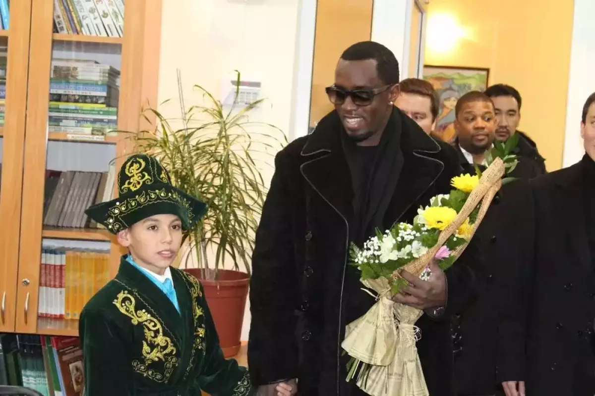 Казахстанцы с ужасом вспомнили приезд P. Diddy в Алматы в детский дом