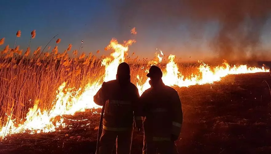 Чрезвычайная пожароопасность объявлена на вторник в ряде регионов Казахстана