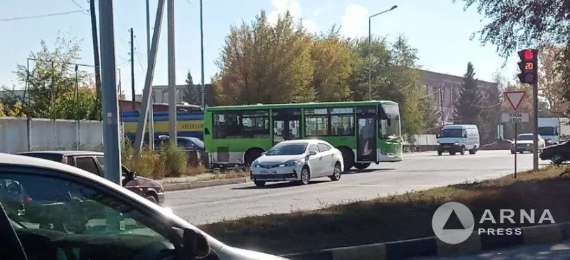 Маршрутный автобус "проскакивает" остановки целого района в Семее