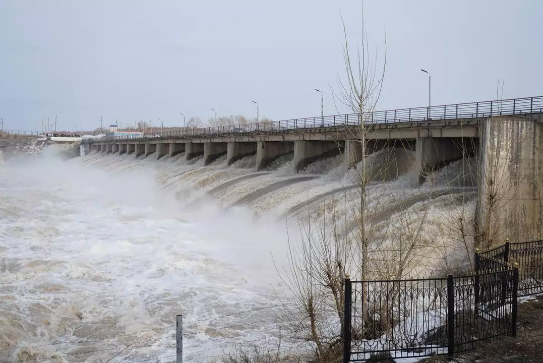 В водохранилищах Казахстана освобождают место для приёма талых вод