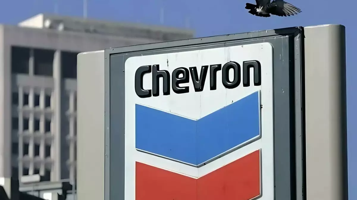 Chevron приостановила работу газовых платформ из-за атаки Ирана на Израиль