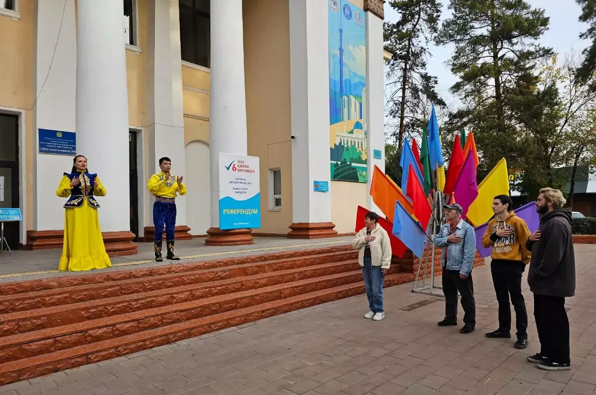 Алматыдағы сайлау учаскесінде мемлекеттік әнұран ым тілінде орындалды