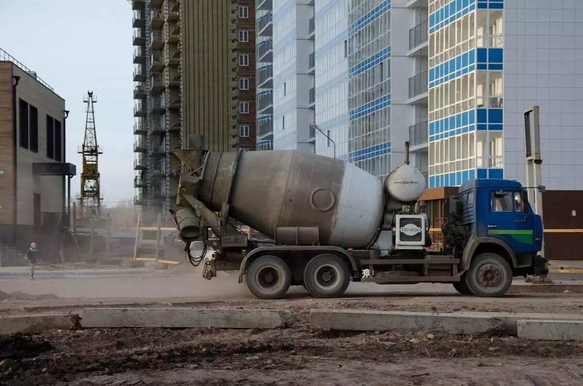 Рабочий упал в бетономешалку и погиб в Костанайской области