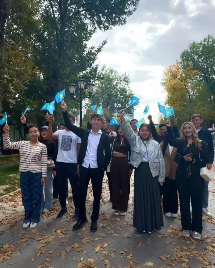 Шымкент жастары референдумға орай ұйымдастырылған «Біз өркендеген ел үшін» акциясына қатысты