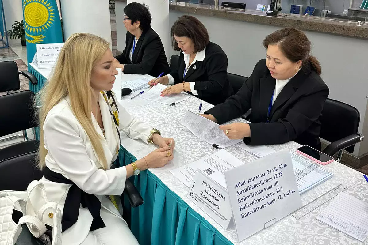 Знаменитая скрипачка Жамиля Серкебаева проголосовала в референдуме в Алматы