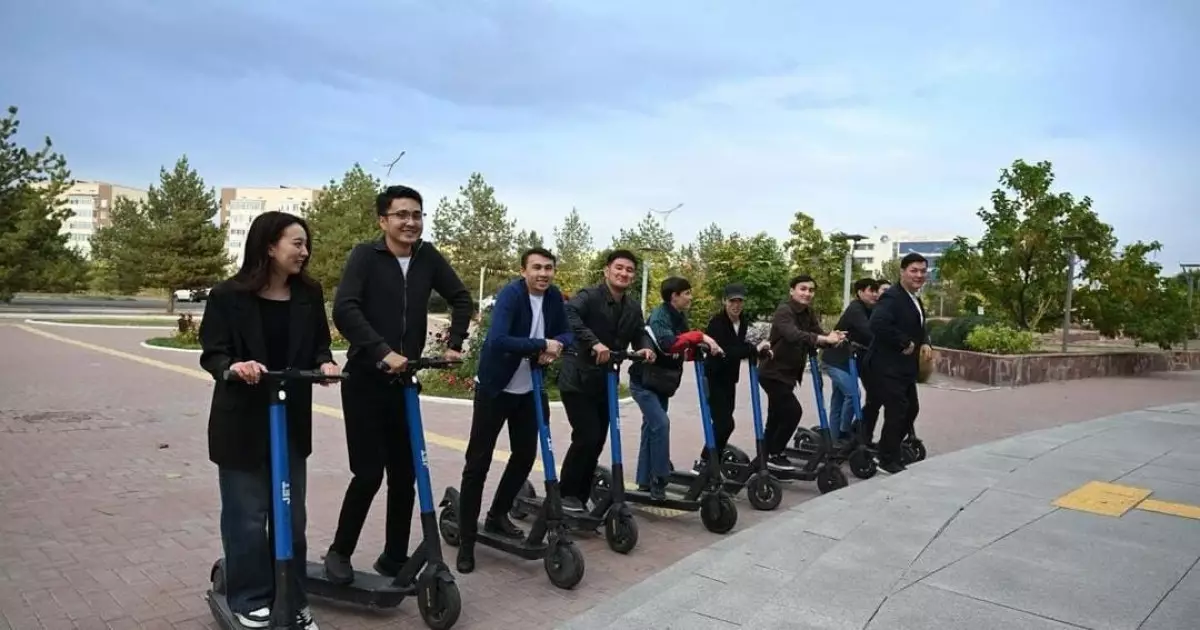   Талдықорғандық жастар электросамокатпен келіп, өз таңдауын жасады   