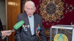 100-летний ветеран ВОВ проголосовал на референдуме в Алматы