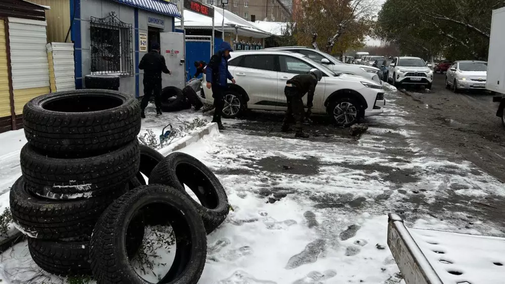 “Неожиданно“ выпавший снег вызвал ажиотаж в Петропавловске