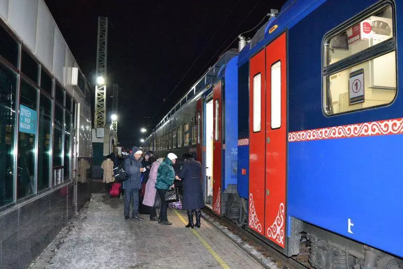 Около 600 человек эвакуируют с трассы  Астана-Кокшетау на поездах