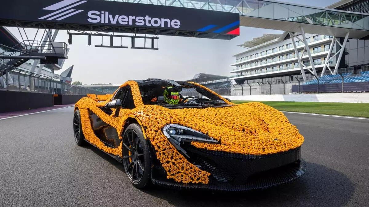 Спортивный автомобиль от Lego и McLaren