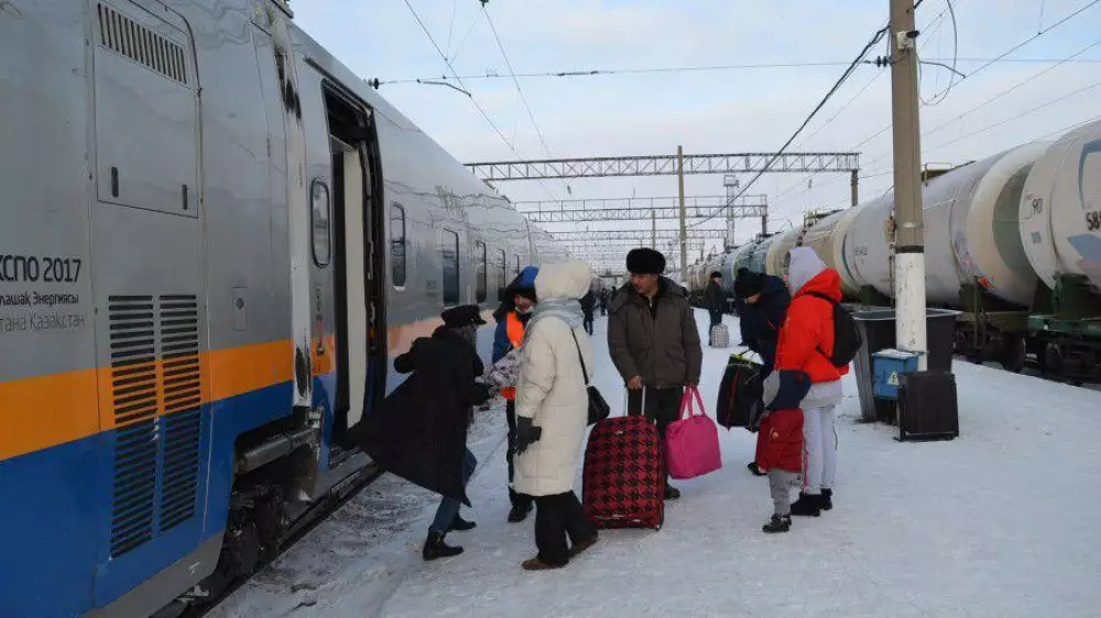 600 пассажиров на поездах эвакуируют из-за закрытия трассы Астана-Кокшетау