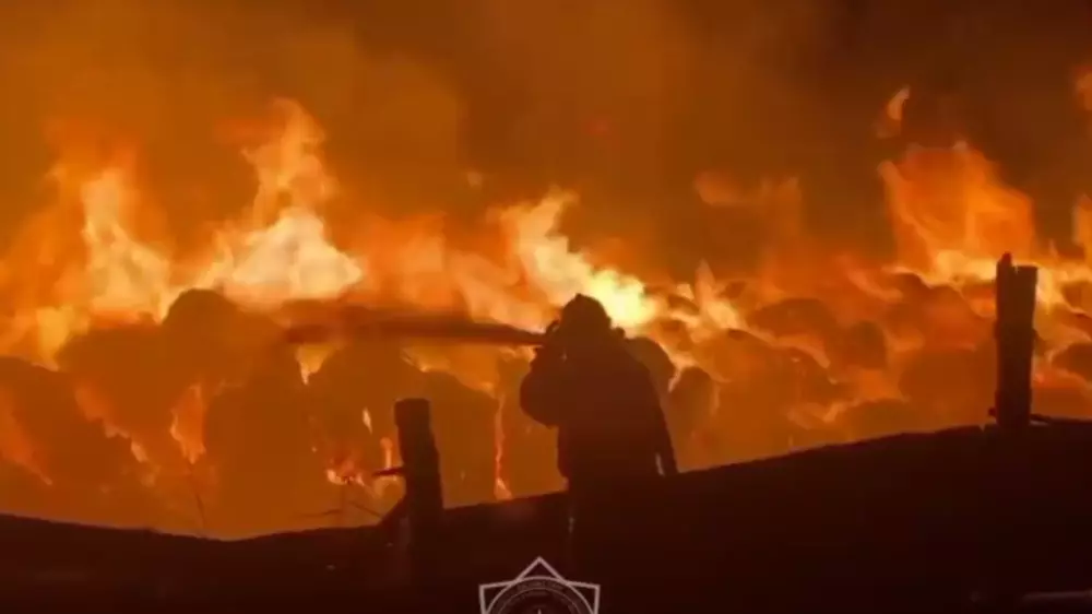 Склад сена горел в Восточно-Казахстанской области