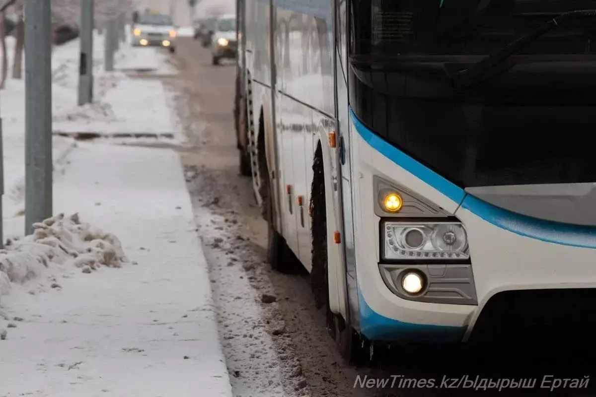 Непогода в Караганде: автобус сбил насмерть пожилого мужчину