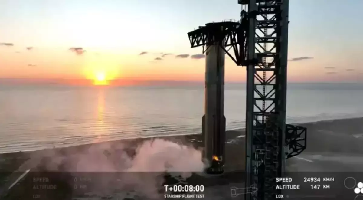 SpaceX совершила историческую посадку самой мощной ракеты в мире