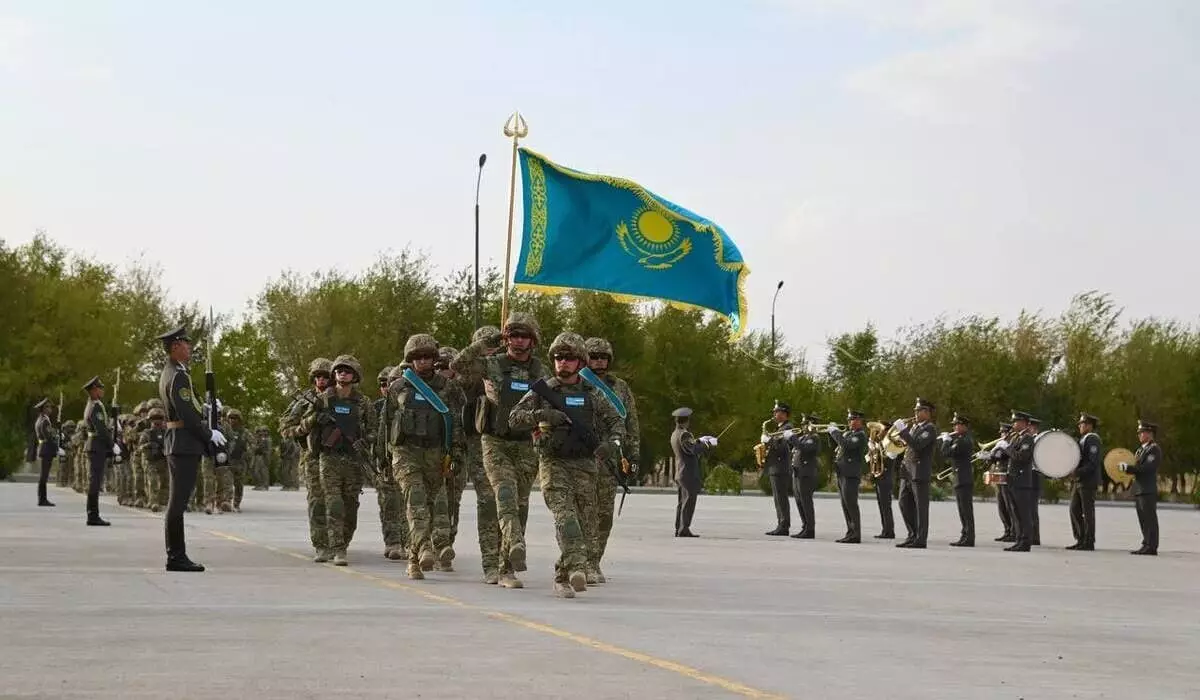 Зарплаты и пенсии повысят казахстанским военным