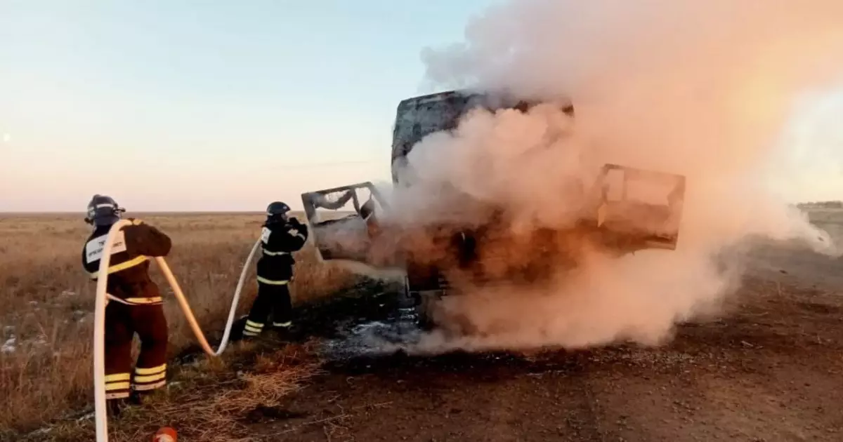   Солтүстік Қазақстанда жүк көлігі жолда өртеніп кетті   