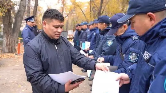 Семейдегі шақалақ өлімі: Полиция сәбиді қоқысқа тастаған адамды іздестіріп жатыр