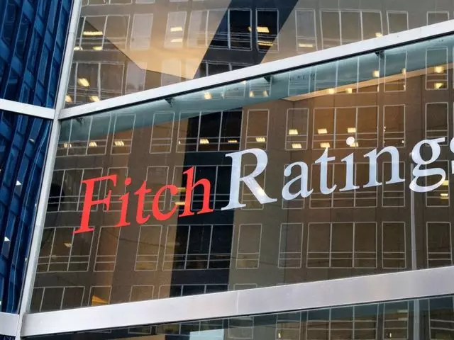 Fitch изменил прогноз рейтинга Франции на «негативный» со «стабильного»