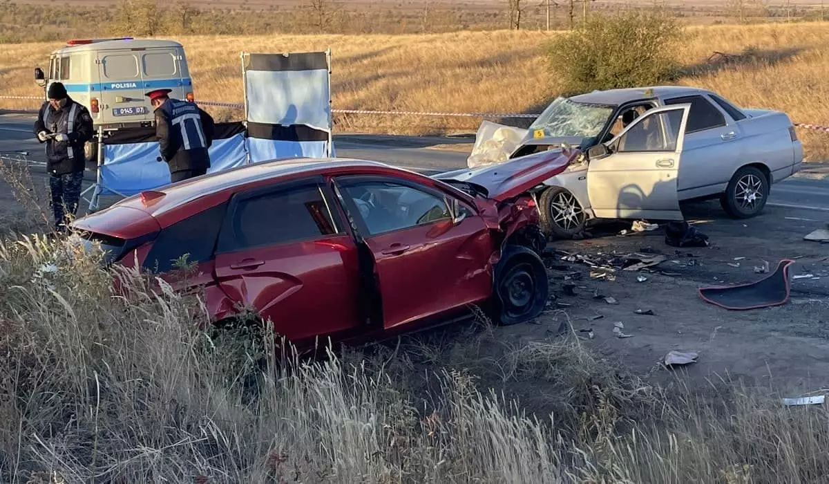 Бір адам тіл тартпай кетті: БҚО-да жантүршігерлік жол апаты болды