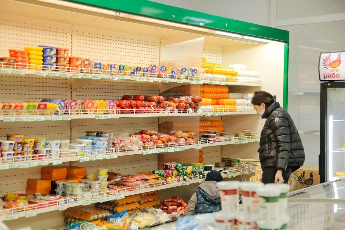 Скачки доллара в Казахстане: стоит ли ожидать подорожания продуктов