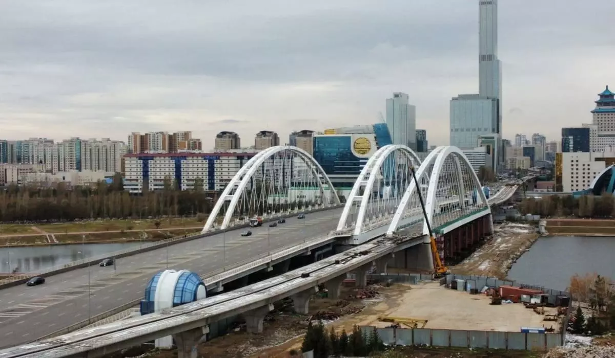 Строительство LRT в Астане: вантовый мост появился рядом с Домом министерств