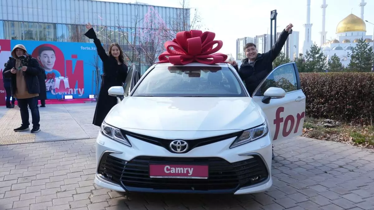 Глава большой семьи из Алматы выиграл новую Camry от Forte