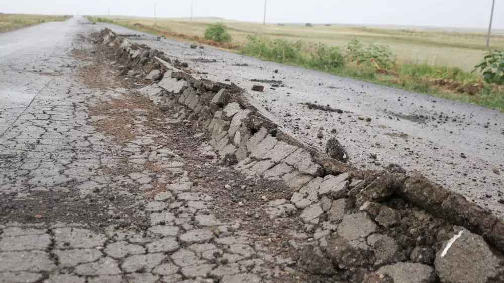 Больше 3 миллиардов выделили на ремонт дороги в ауле, где проживают 200 человек