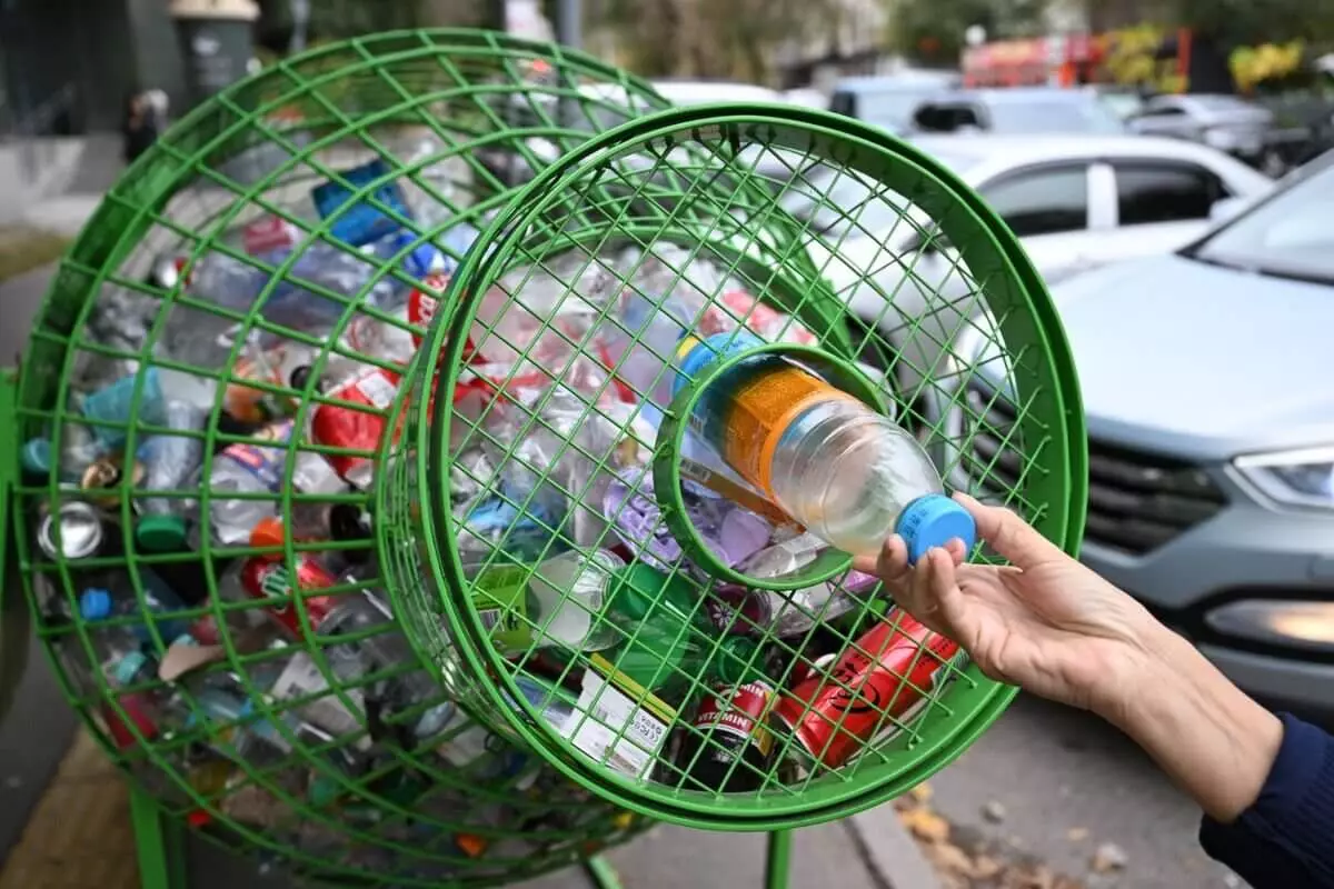 «Пластикалық бөтелке өткізіп, ақша тап!»: Алматыда Plastic Reboot акциясы басталды