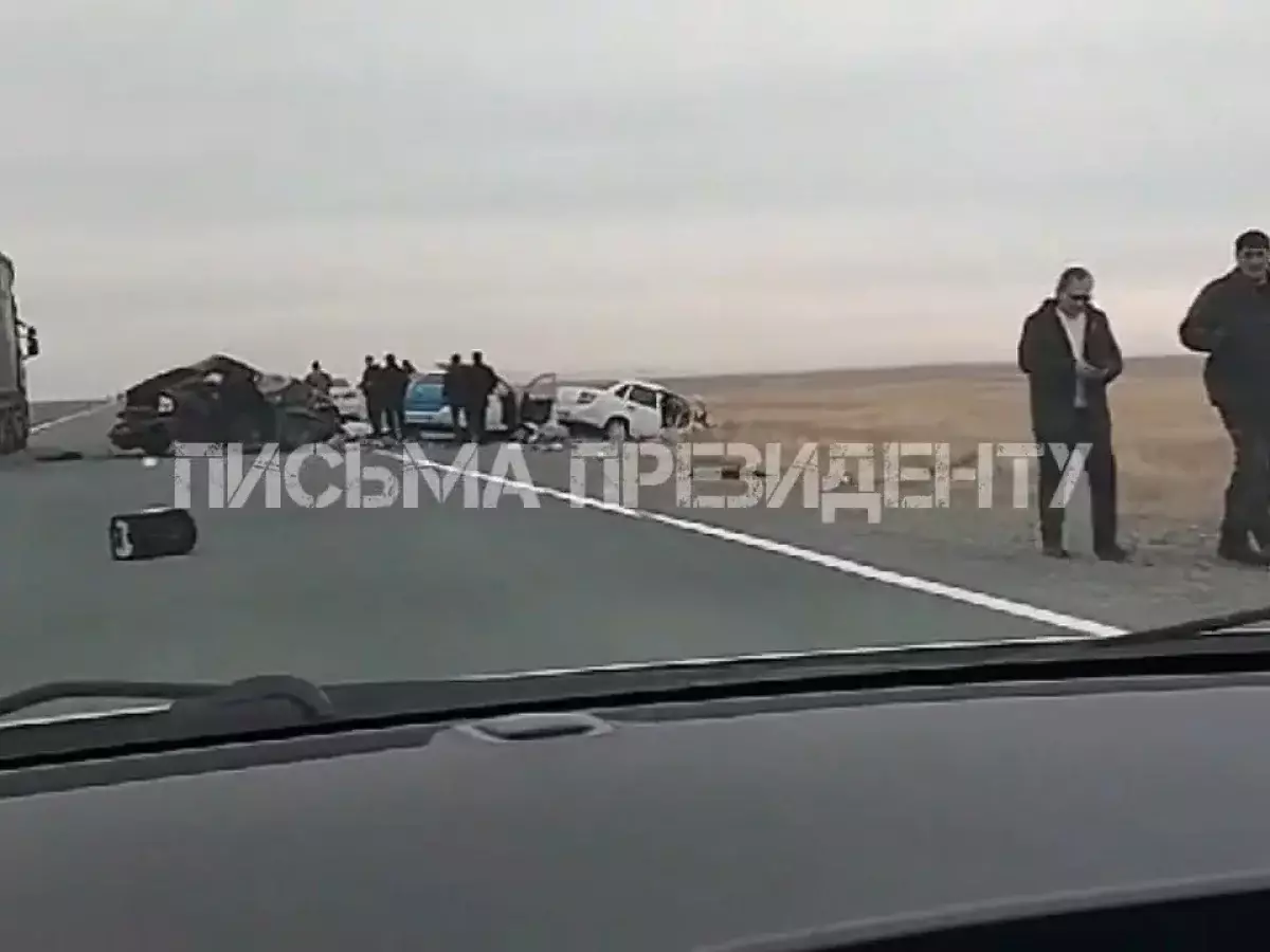 Полицейский и двое казахстанцев погибли в жутком ДТП на трассе – видео