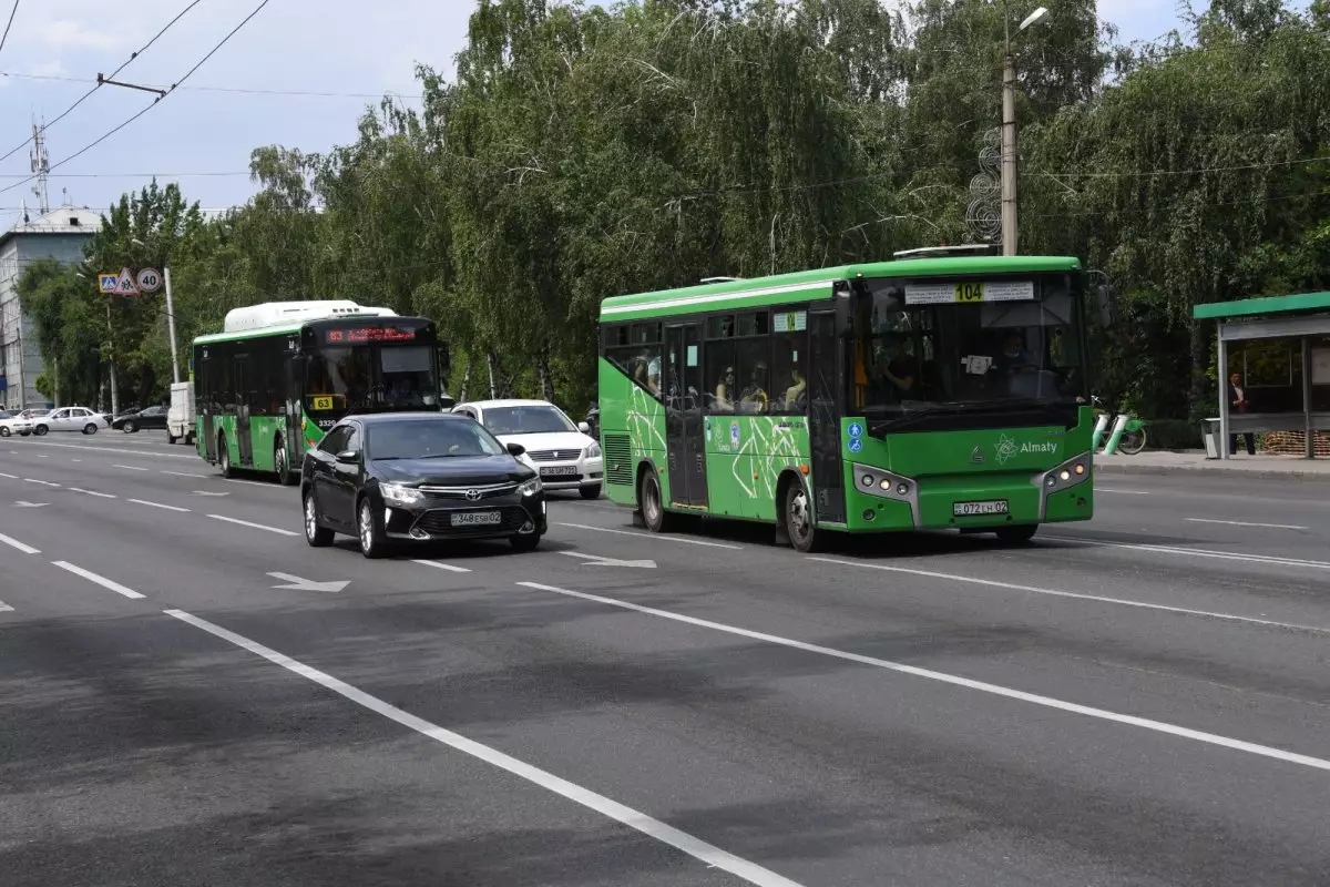 Четыре автобуса изменили маршруты до 31 октября в Алматы