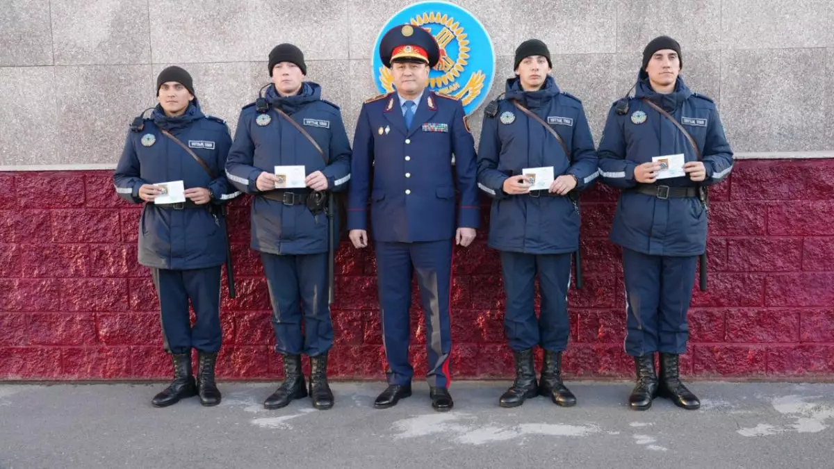 В Астане наградили спасших людей из огня бойцов Нацгвардии МВД РК