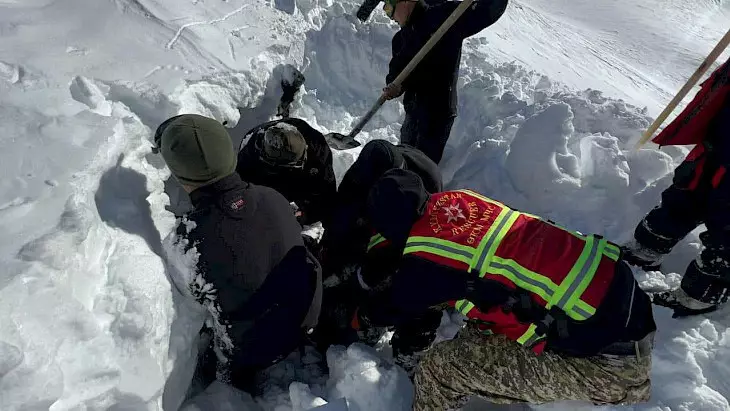 Қырғызстанда қар көшкінінен соң алты адамның денесі табылды