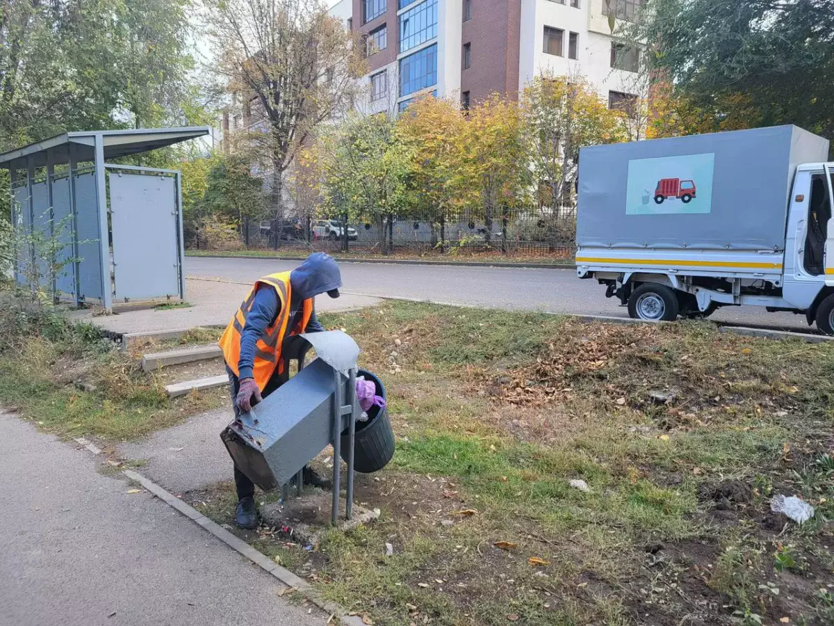 Алматыдағы «Жарқын күз» науқаны аясында урналарды жинау үшін арнайы экипаждар бөлінді