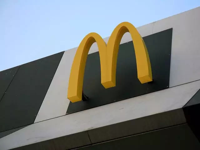 Акции McDonald's упали на фоне вспышки кишечной палочки