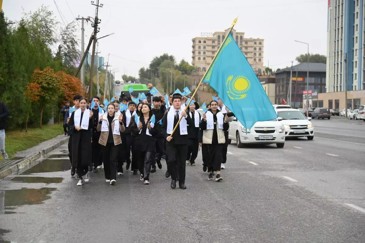 Парад молодежи прошел в Шымкенте