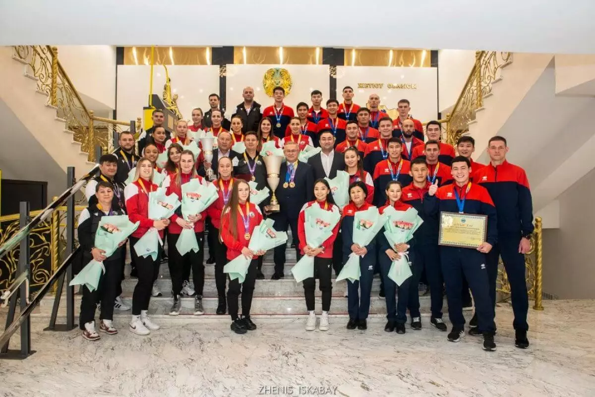 Женская и мужская волейбольные команды Жетысуского района выиграли Кубок Казахстана