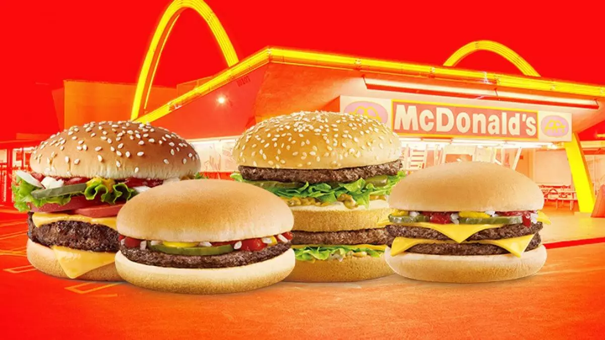 McDonald’s гамбургерлерінен ішек таяқшасы табылды