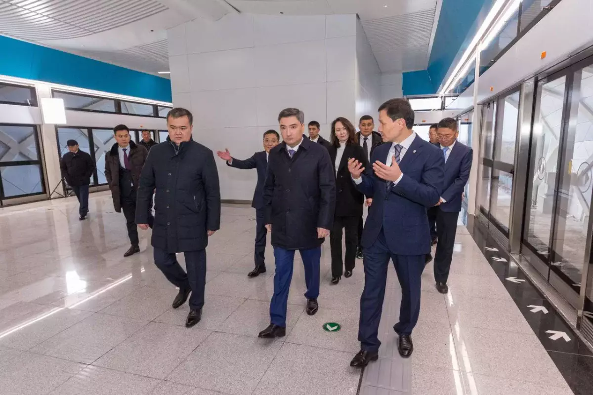 Бектенов проверил ход строительства LRT