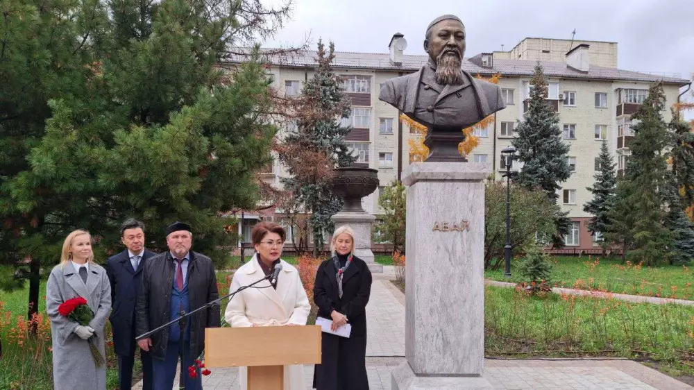 Новый памятник Абаю открыли в Казани