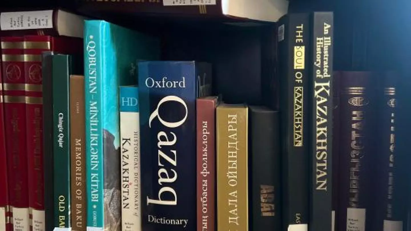 В США презентовали первый казахско-английский словарь от издательства Oxford