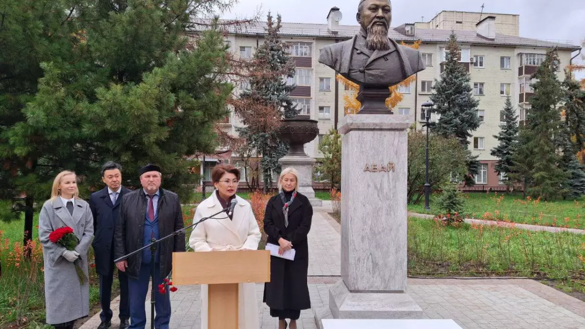 Татарстанда Абай Құнанбаевтың ескерткіш-бюсті ашылды