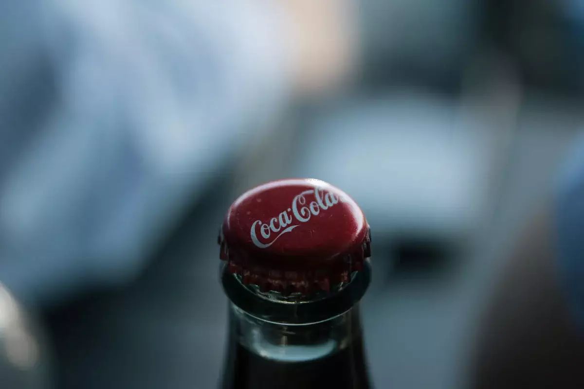 Компания Coca-Cola отозвала 28 млн бутылок из-за попадания металла