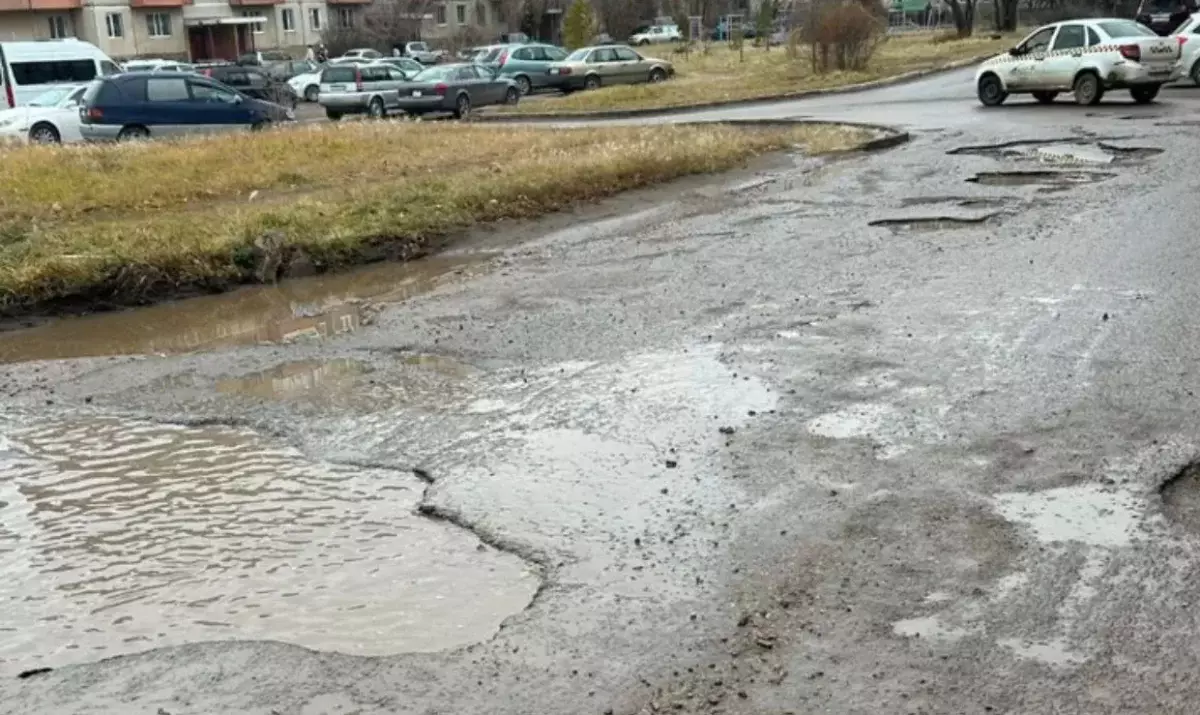 Жена Сабурова пожаловалась на ямы в Степногорске