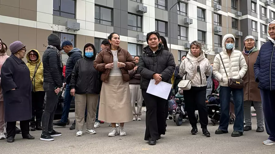 Заңсыз жер, сапасыз үй, орындалмаған уәде: Sensata City тұрғындары наразылық білдірді