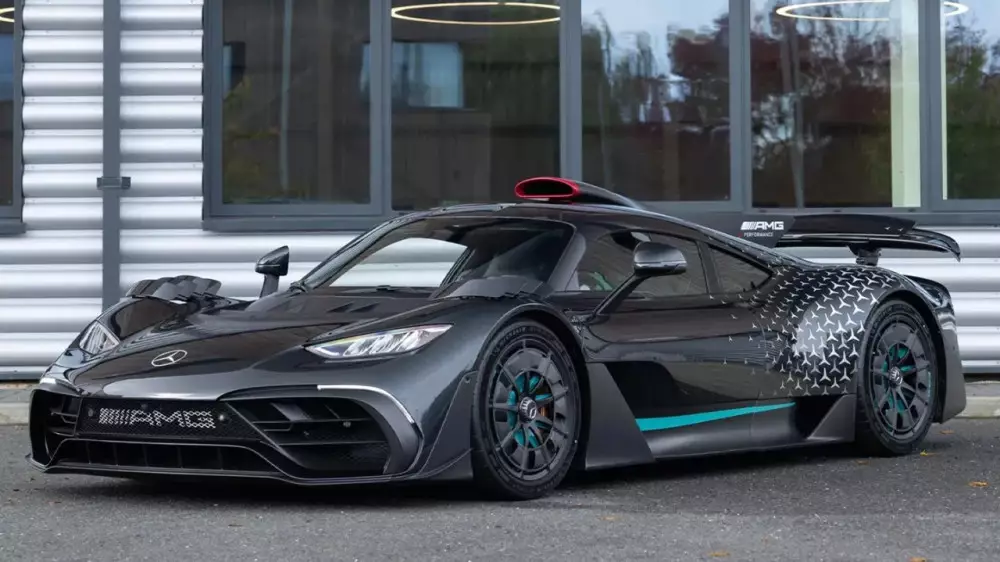 Mercedes запустила AMG One с двигателем Формулы-1