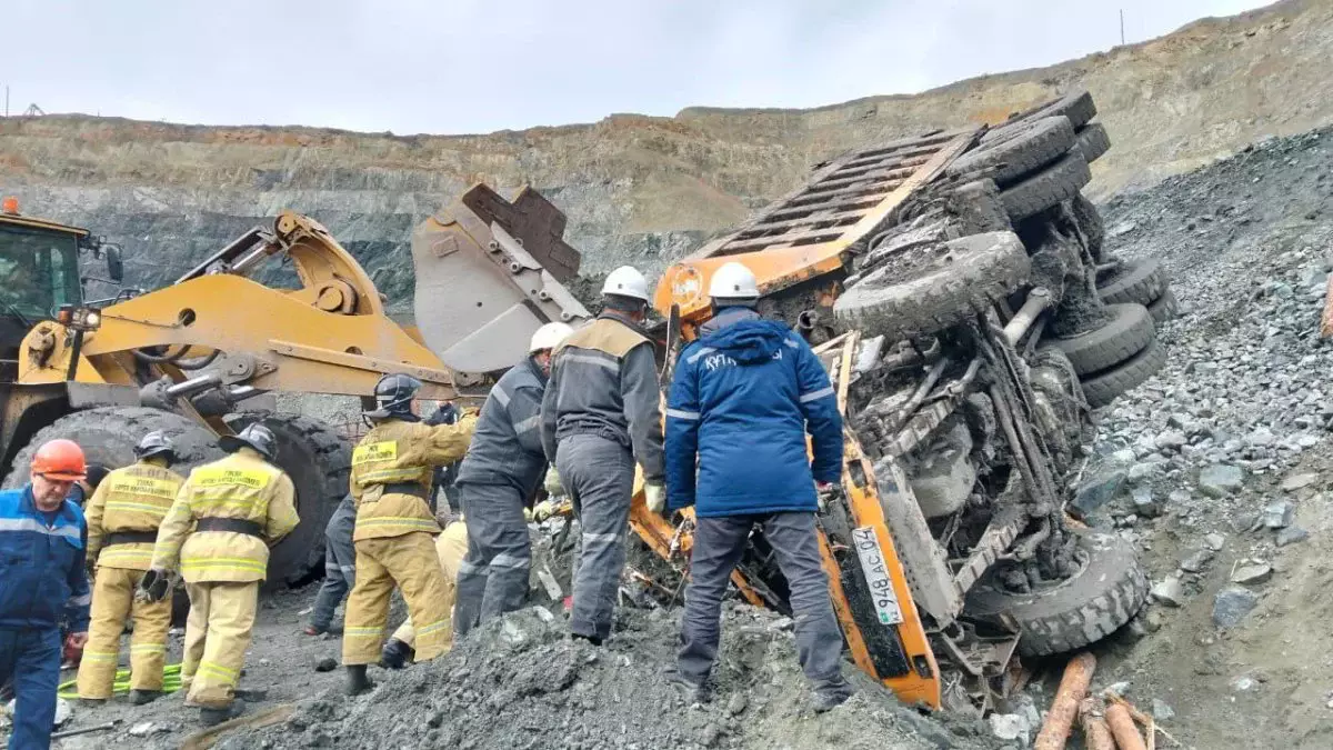 Двое рабочих погибли в ДТП в карьере «Казхрома» - видео