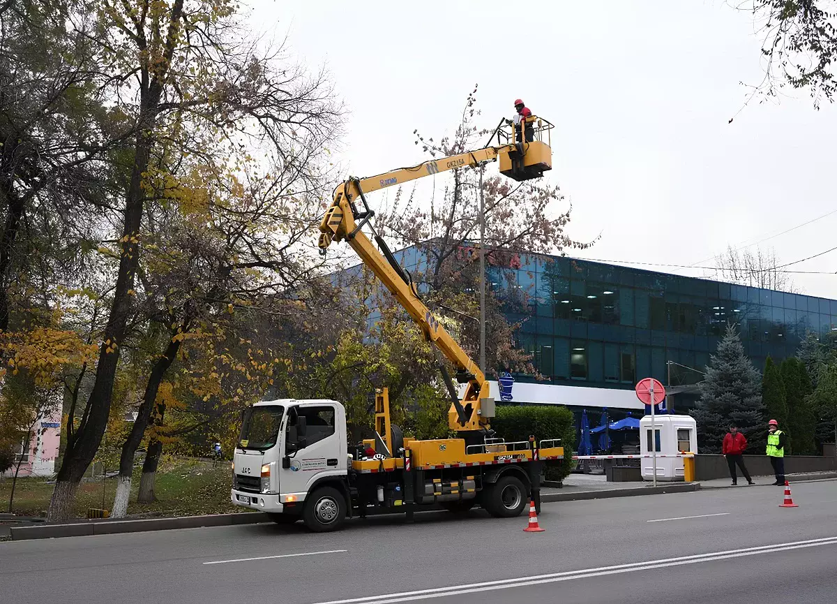 Алматыда магистральді көшелерде 45 км сыртқы жарықтандыру желісі жөнделді