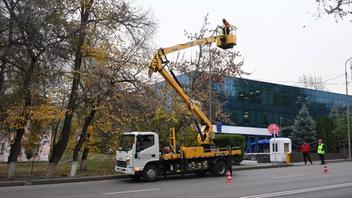 В Алматы обновили освещение на ключевых магистралях города