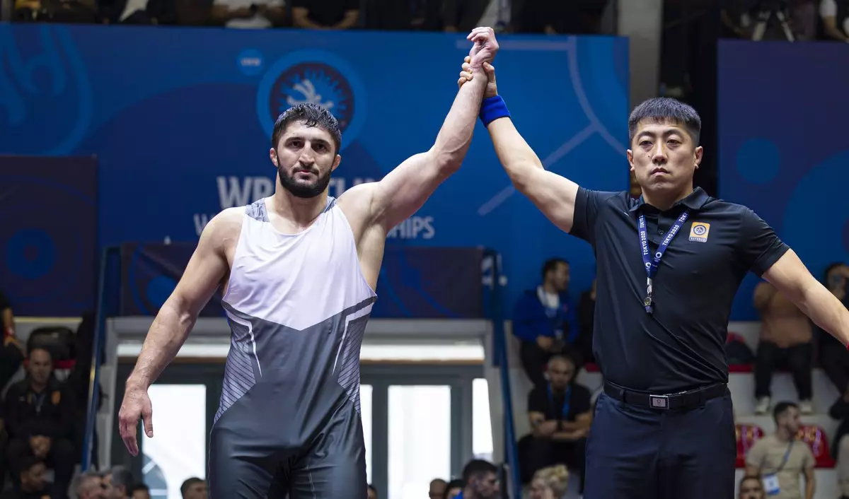 Садулаев — шестикратный чемпион мира! Абдулрашид догнал Сайтиева по победам на ЧМ