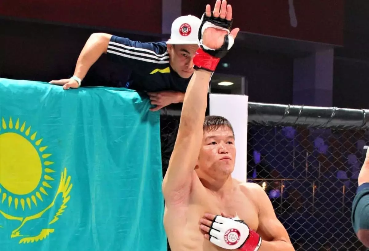 Ресейлік MMA лигасы қазақ файтерін қуып шықты